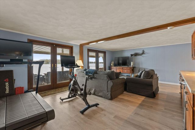 89513 Shorelane Drive, Lawton, MI 49065