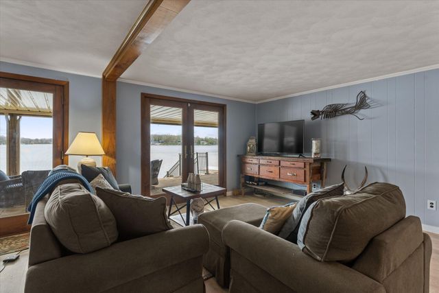 89513 Shorelane Drive, Lawton, MI 49065