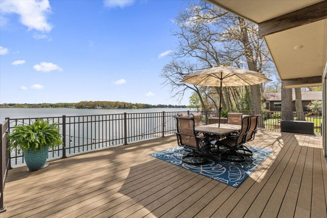 89513 Shorelane Drive, Lawton, MI 49065