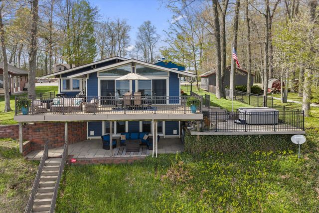 89513 Shorelane Drive, Lawton, MI 49065
