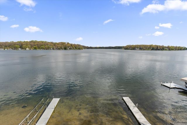 89513 Shorelane Drive, Lawton, MI 49065
