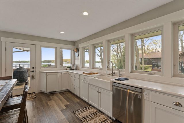 89513 Shorelane Drive, Lawton, MI 49065
