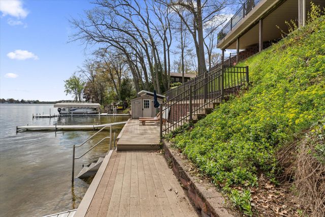 89513 Shorelane Drive, Lawton, MI 49065