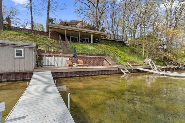 89513 Shorelane Drive, Lawton, MI 49065