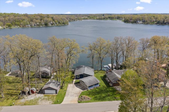 89513 Shorelane Drive, Lawton, MI 49065
