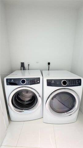 851 NE 1st Ave 2504, Miami, FL 33132