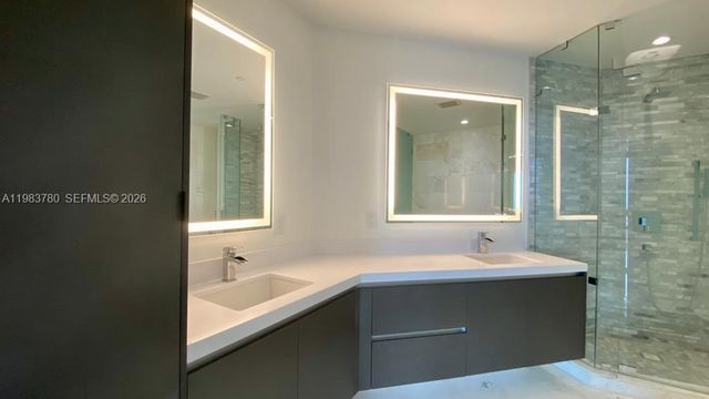 851 NE 1st Ave 2504, Miami, FL 33132