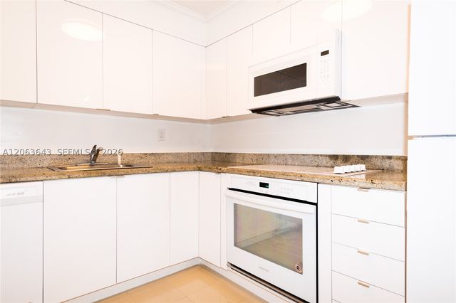 10101 E Bay Harbor Dr 404, Bay Harbor Islands, FL 33154
