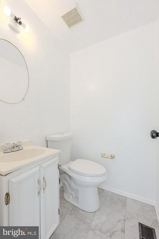 Image 11 of property listing at 18313 IVY OAK TER, Gaithersburg, MD 20877