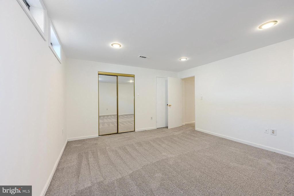 Image 21 of property listing at 18313 IVY OAK TER, Gaithersburg, MD 20877