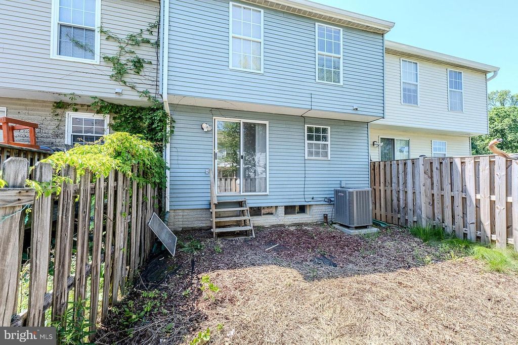 Image 24 of property listing at 18313 IVY OAK TER, Gaithersburg, MD 20877