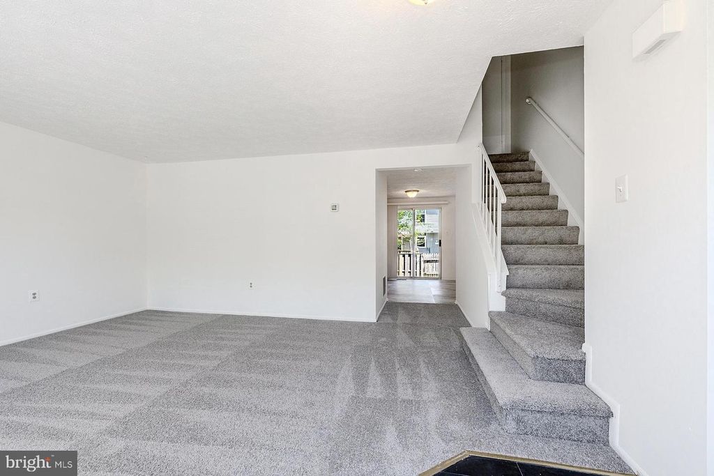 Image 4 of property listing at 18313 IVY OAK TER, Gaithersburg, MD 20877