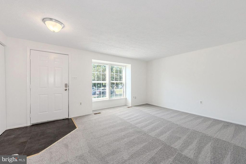 Image 5 of property listing at 18313 IVY OAK TER, Gaithersburg, MD 20877
