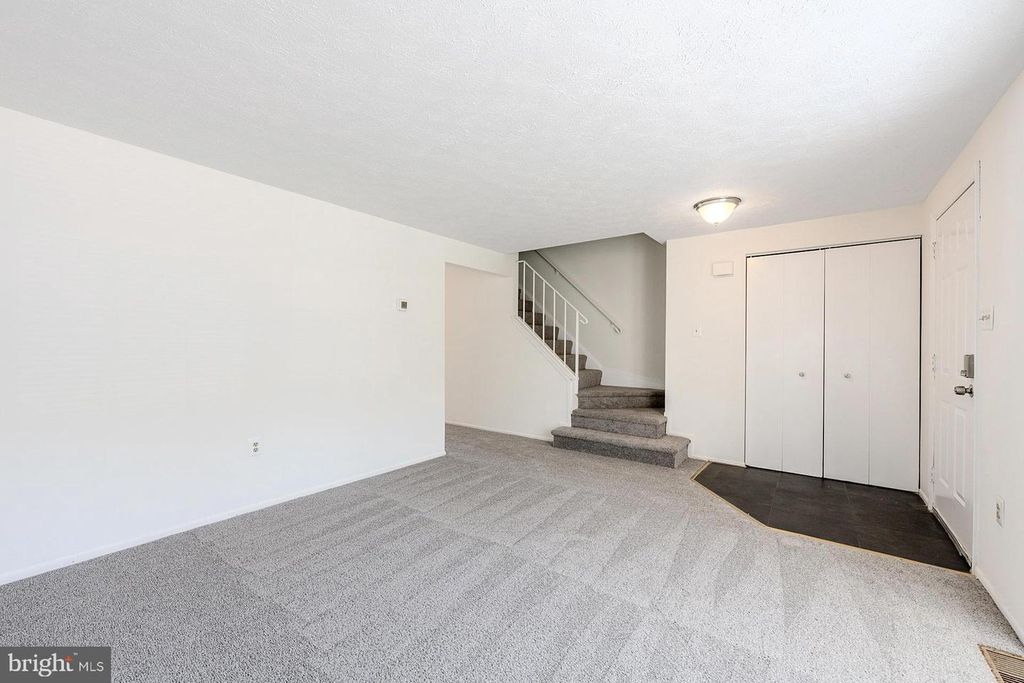 Image 6 of property listing at 18313 IVY OAK TER, Gaithersburg, MD 20877