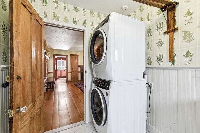 93 Chestnut St, Easton, MA 02356