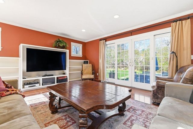 93 Chestnut St, Easton, MA 02356