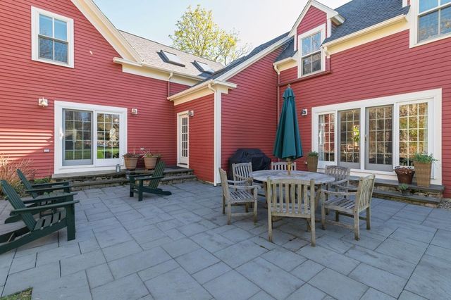 93 Chestnut St, Easton, MA 02356