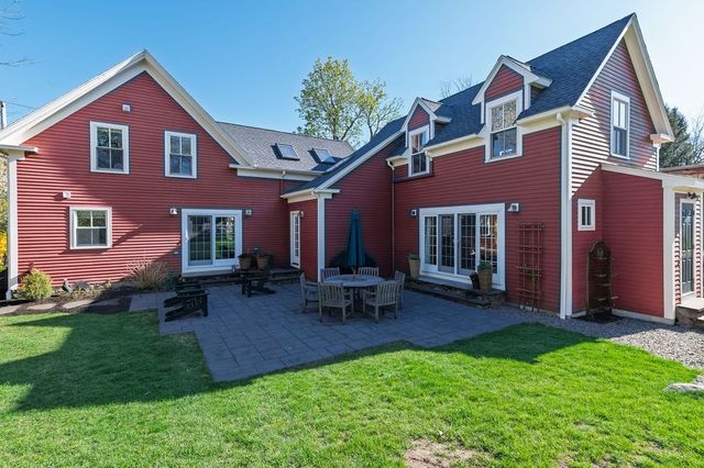 93 Chestnut St, Easton, MA 02356