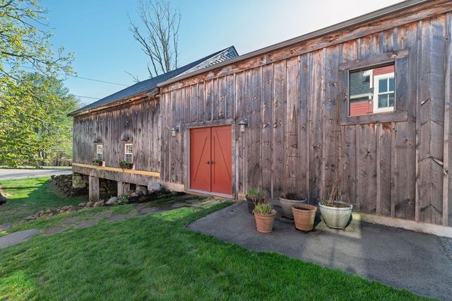 93 Chestnut St, Easton, MA 02356