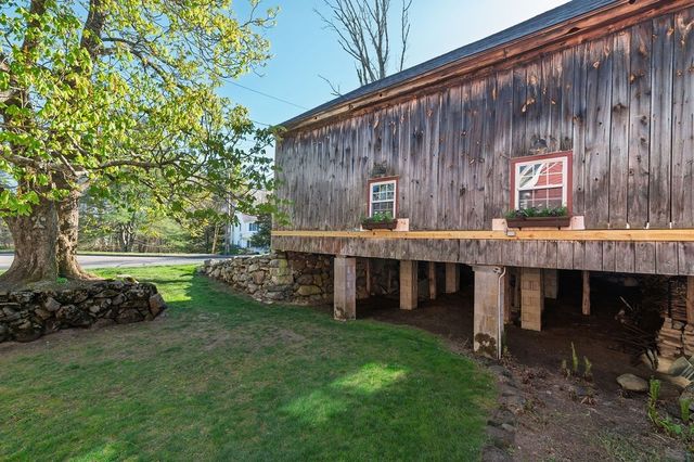 93 Chestnut St, Easton, MA 02356