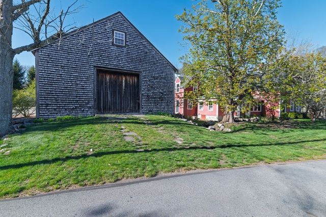 93 Chestnut St, Easton, MA 02356