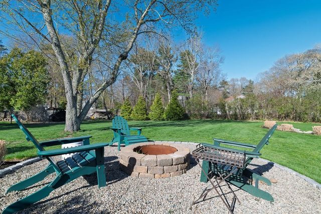 93 Chestnut St, Easton, MA 02356