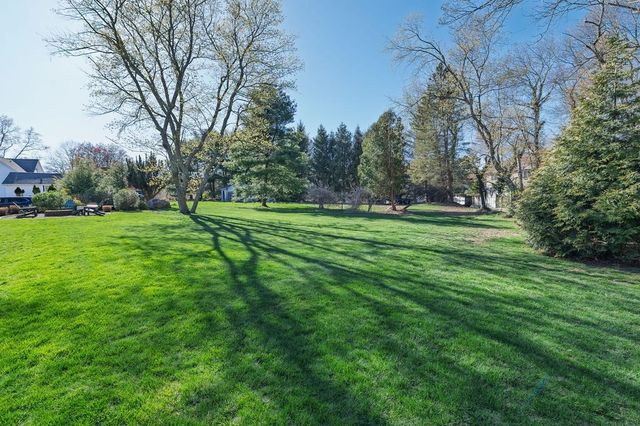 93 Chestnut St, Easton, MA 02356