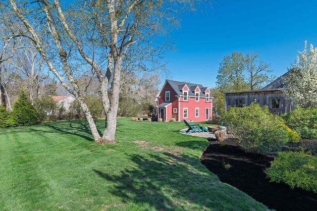 93 Chestnut St, Easton, MA 02356