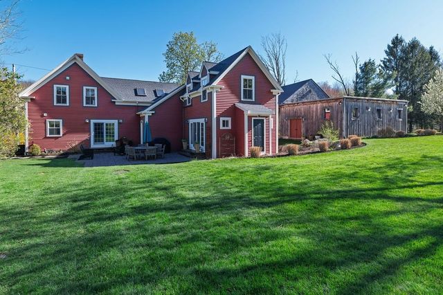 93 Chestnut St, Easton, MA 02356