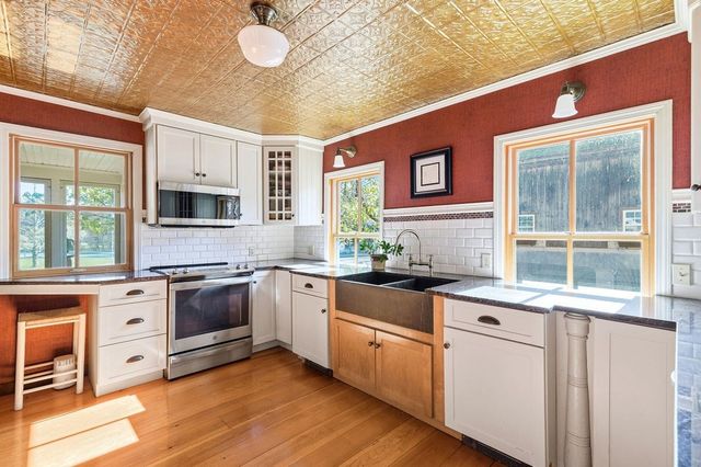 93 Chestnut St, Easton, MA 02356