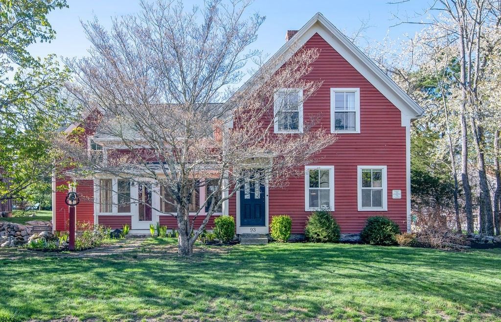 93 Chestnut St, Easton, MA 02356