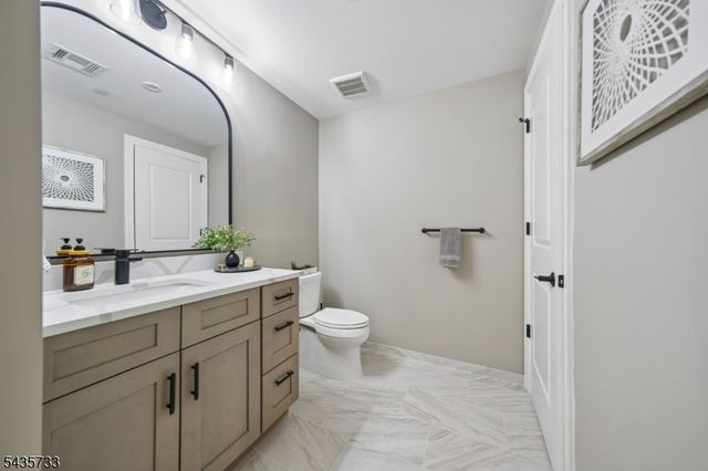 9 Farrand St, Bloomfield Twp., NJ 07003