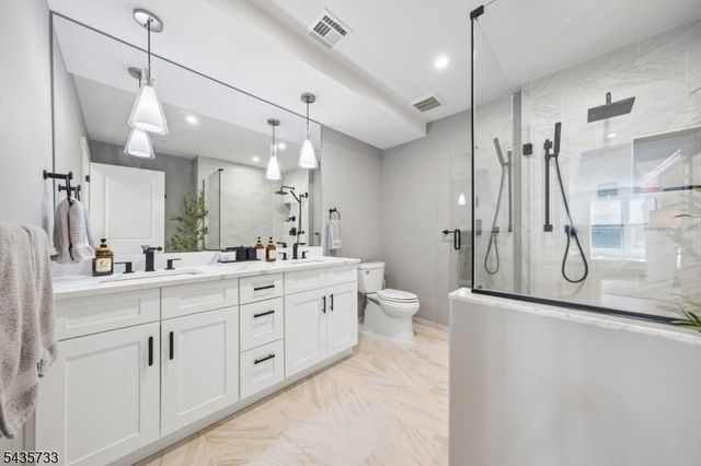 9 Farrand St, Bloomfield Twp., NJ 07003