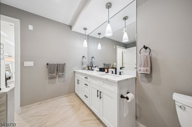9 Farrand St, Bloomfield Twp., NJ 07003