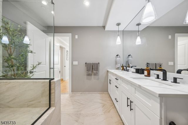 9 Farrand St, Bloomfield Twp., NJ 07003