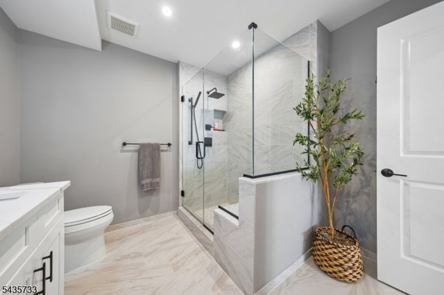 9 Farrand St, Bloomfield Twp., NJ 07003