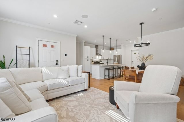 9 Farrand St, Bloomfield Twp., NJ 07003