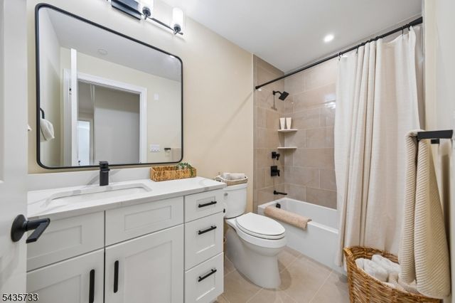 9 Farrand St, Bloomfield Twp., NJ 07003
