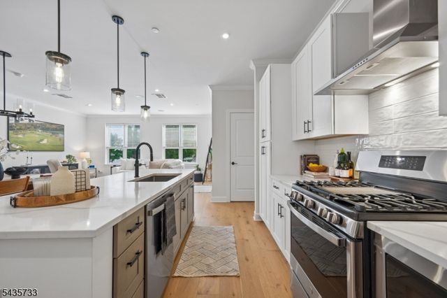 9 Farrand St, Bloomfield Twp., NJ 07003