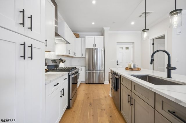 9 Farrand St, Bloomfield Twp., NJ 07003