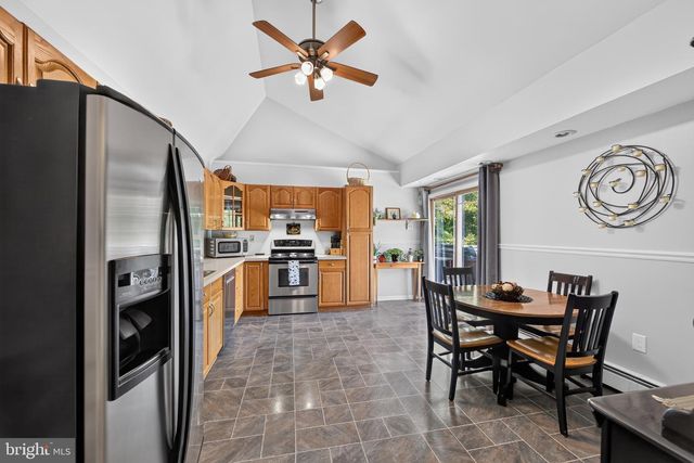 233 SNYDER RD, Pottstown, PA 19464