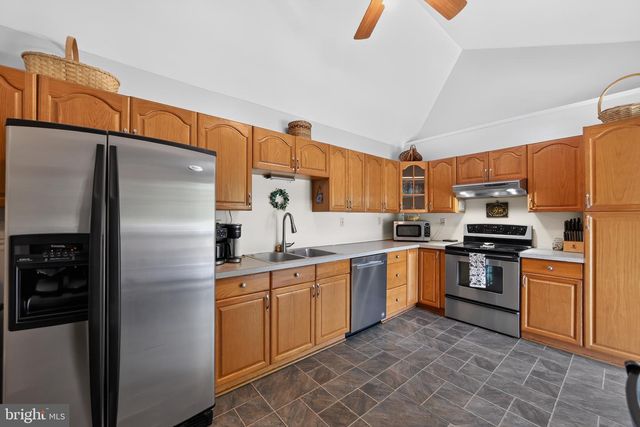 233 SNYDER RD, Pottstown, PA 19464