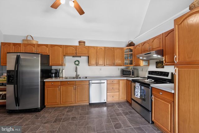 233 SNYDER RD, Pottstown, PA 19464