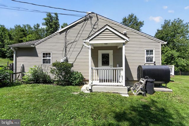 233 SNYDER RD, Pottstown, PA 19464