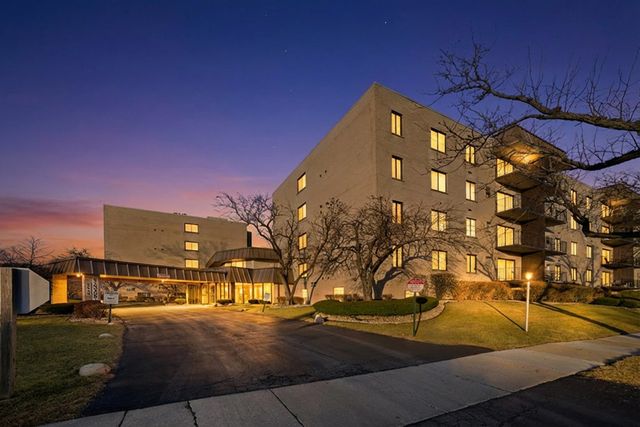 5840 W 104th Street 115, Oak Lawn, IL 60453