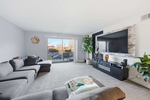 5840 W 104th Street 115, Oak Lawn, IL 60453