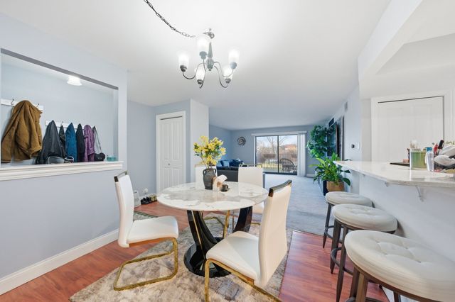 5840 W 104th Street 115, Oak Lawn, IL 60453