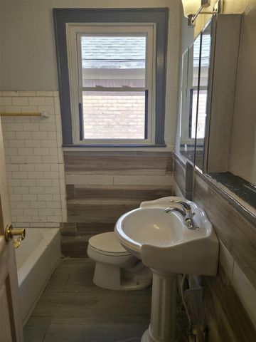 3742 W Grand Street, Detroit, MI 48238