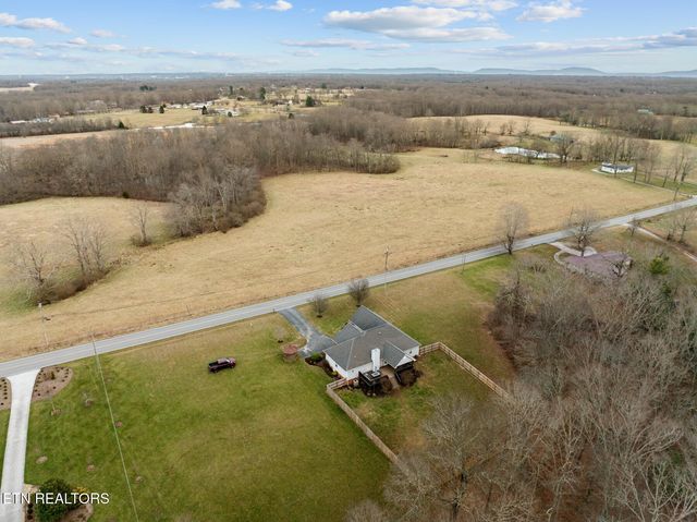 1378 POW Camp Rd, Crossville, TN 38572