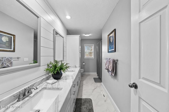 1378 POW Camp Rd, Crossville, TN 38572